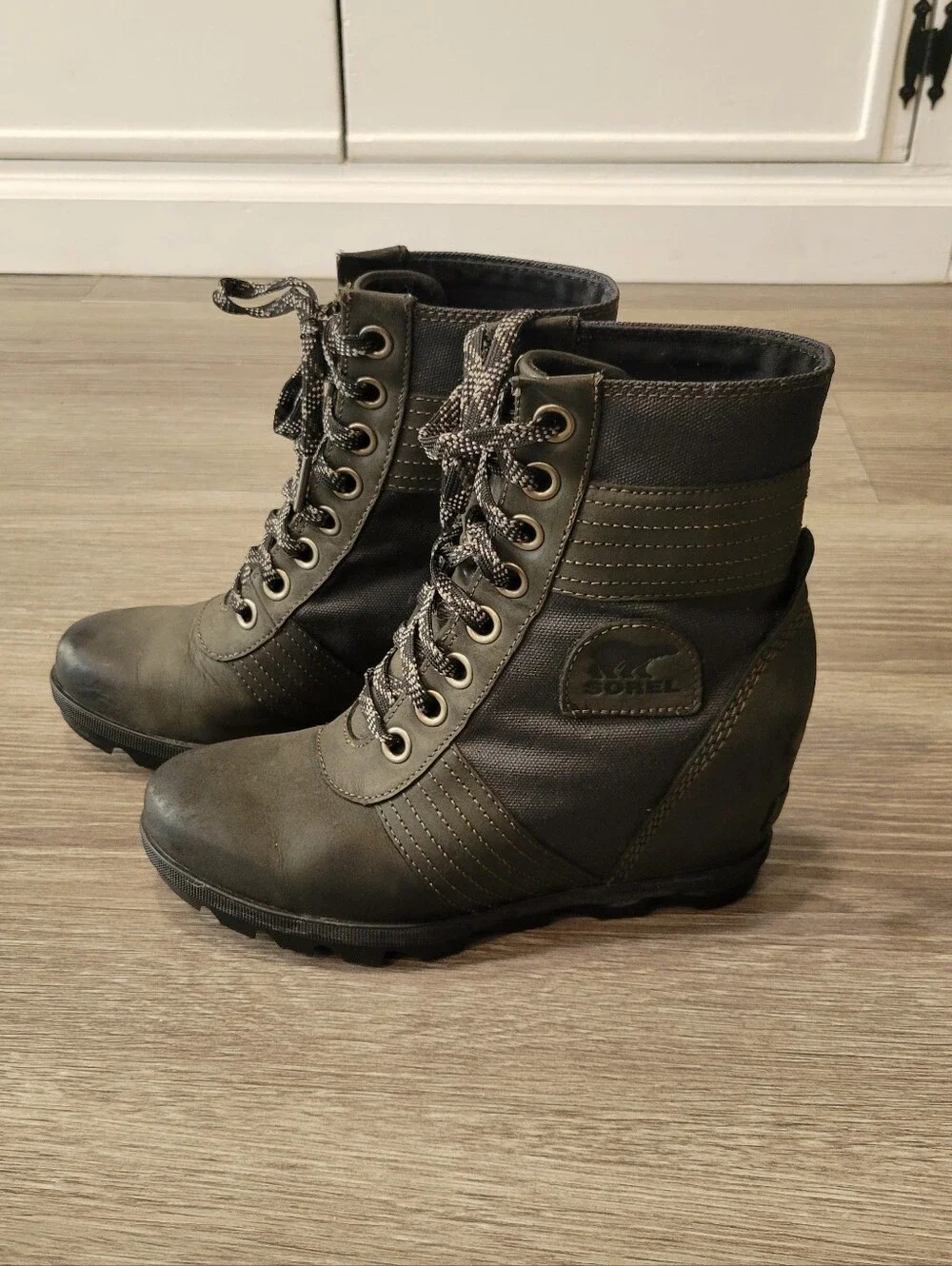 Sorel Dark Green GorpCore Lexie Wedge Lace-Up Lesther/Canvas Ankle Boots 7.5